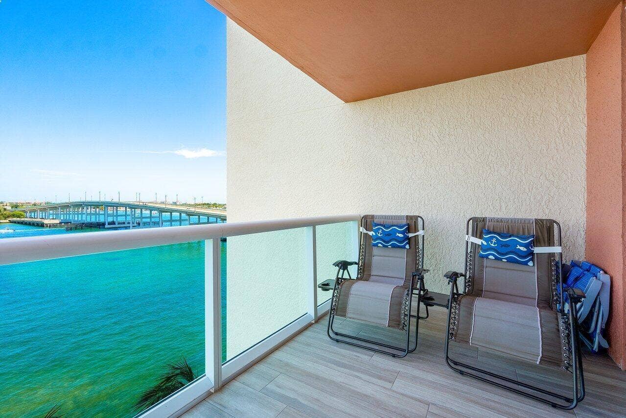 2640 Lake Shore Drive, #711, Riviera Beach, FL 33404 private balcony