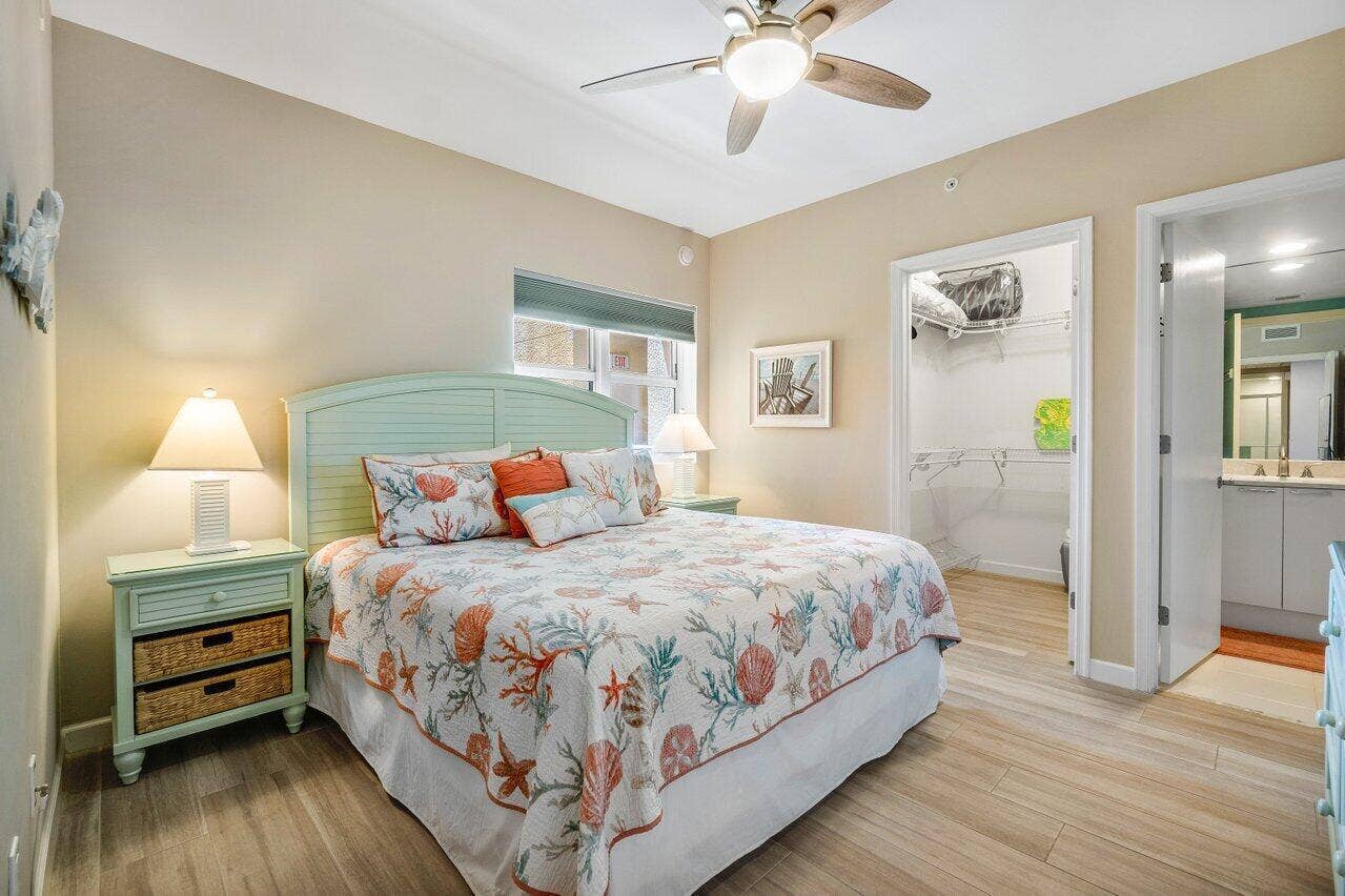 2640 Lake Shore Drive, #711, Riviera Beach, FL 33404 guest bed #3 en suite