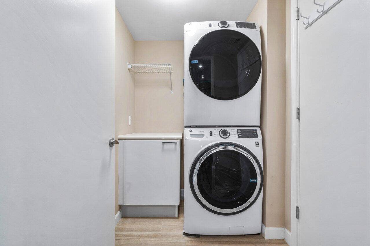 2640 Lake Shore Drive, #711, Riviera Beach, FL 33404 separate laundry room