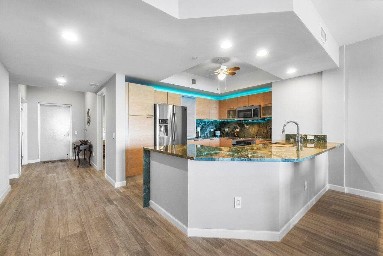 2640 Lake Shore Drive, #711, Riviera Beach, FL 33404 003-2640LakeShoreDrive-711-RivieraBeach-