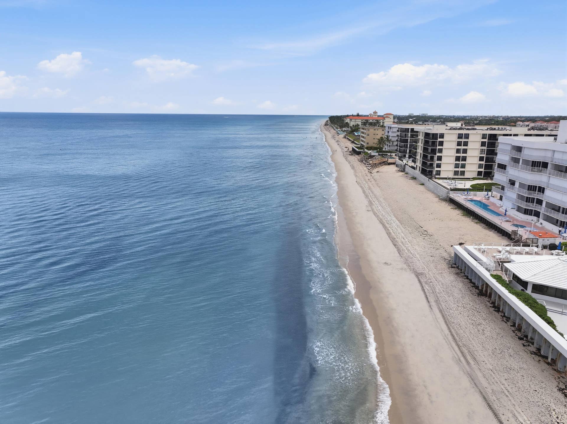 3589 S Ocean Boulevard, #808, South Palm Beach, FL 33480 Expansive beachfront property featuring direct access to the sandy shoreline and ocean