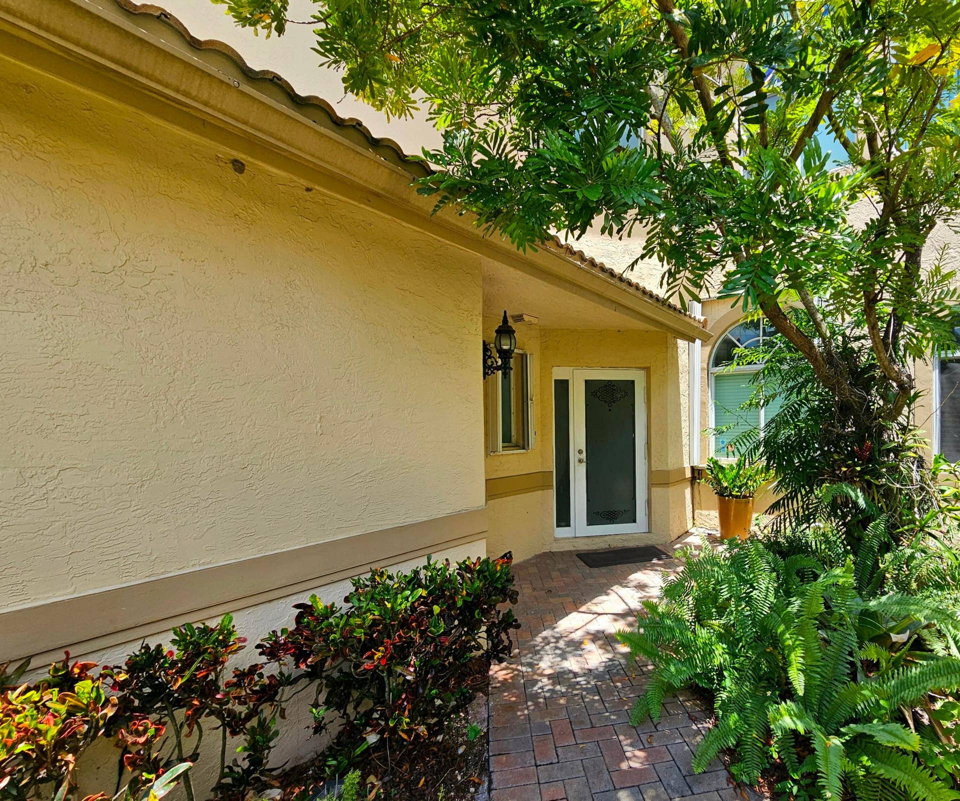 8149 MADISON LAKES Circle S, Davie, FL 33328 Front Door