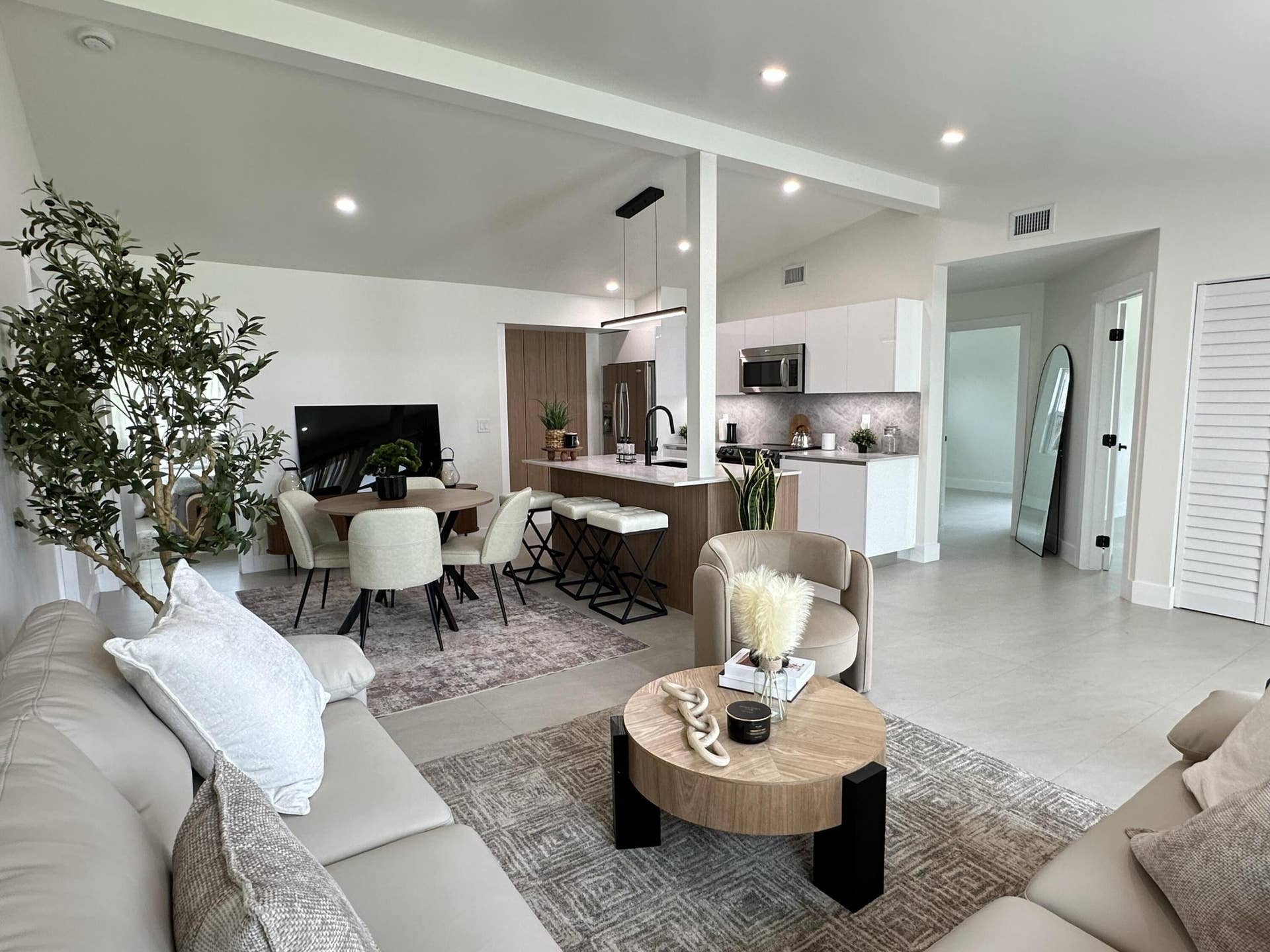 2490 Andros Lane, Fort Lauderdale, FL 33312 Living room 4