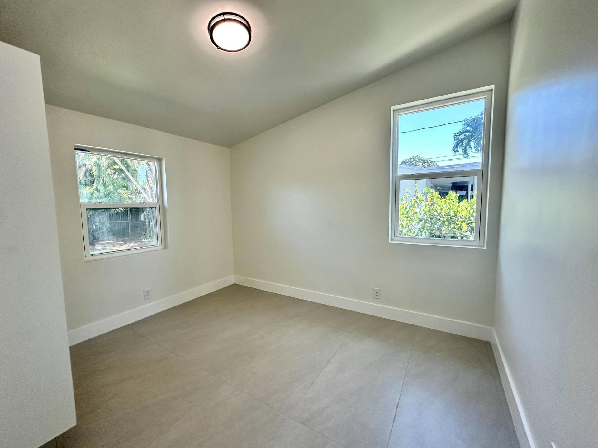 2490 Andros Lane, Fort Lauderdale, FL 33312 Room 2