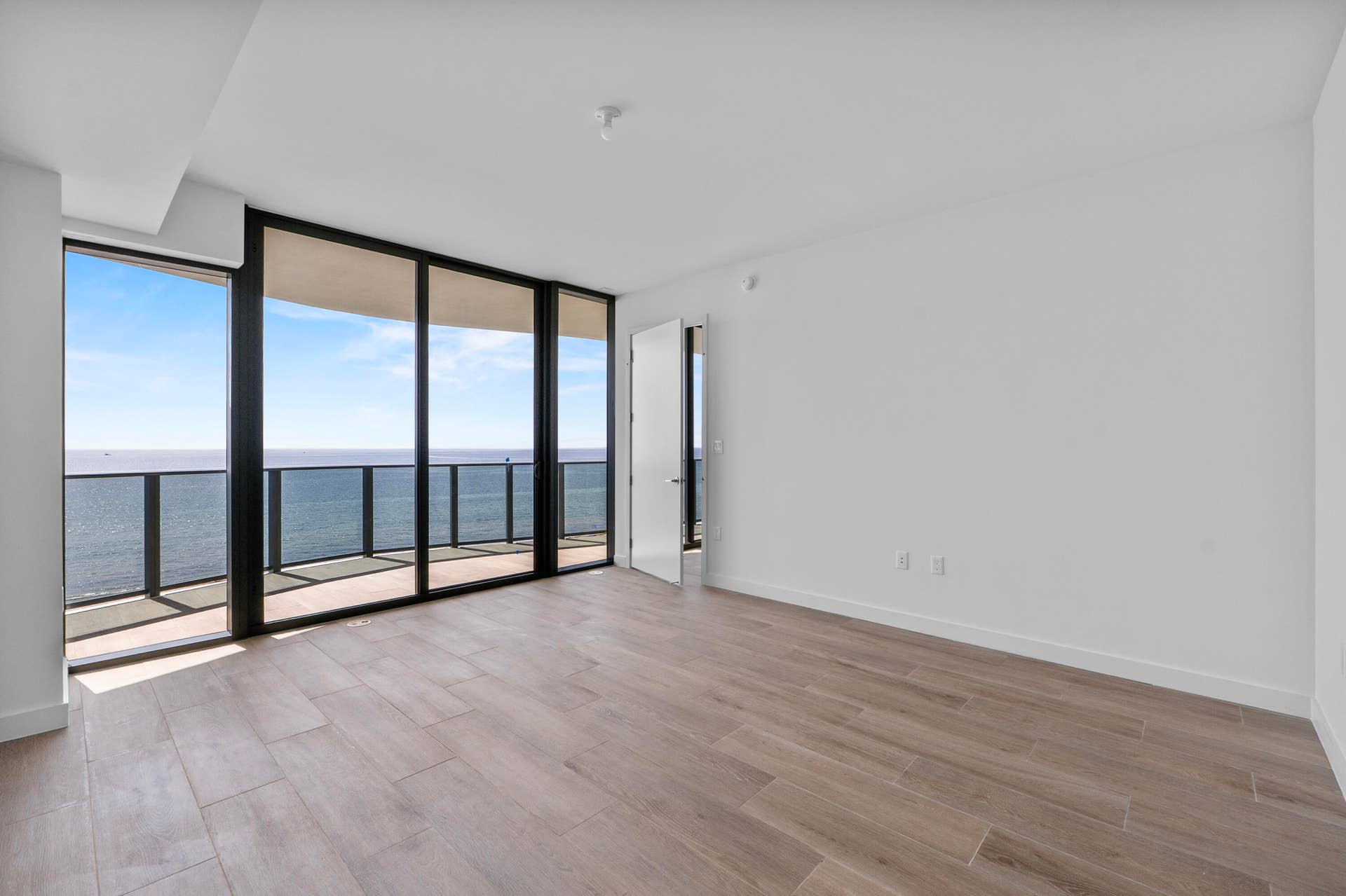 900 N OCEAN Boulevard, #802, Pompano Beach, FL 33062 SKY00033