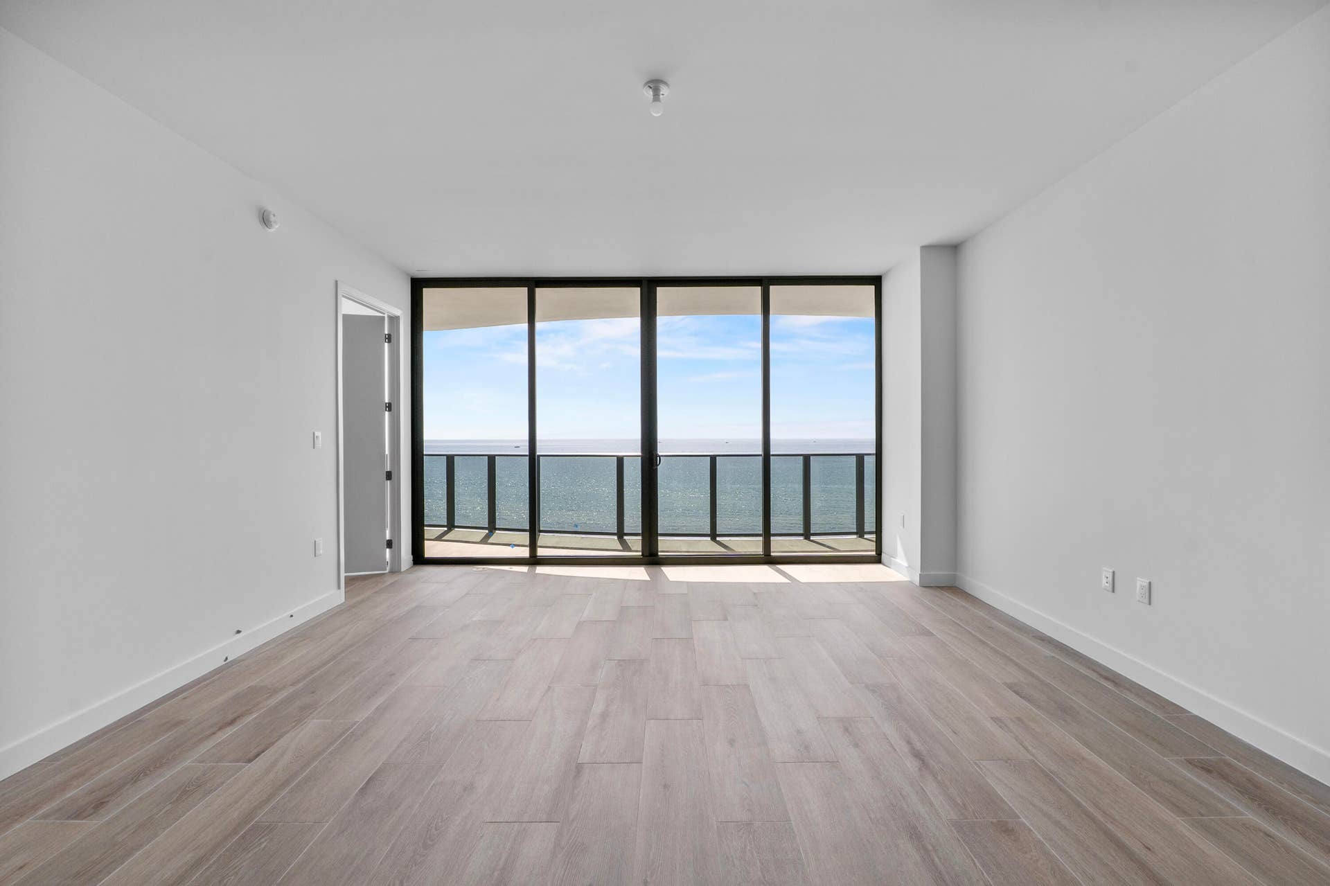 900 N OCEAN Boulevard, #802, Pompano Beach, FL 33062 SKY00024