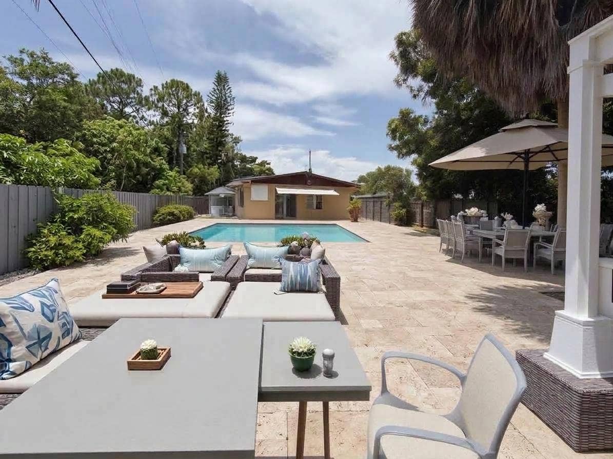 406 NE 18TH Avenue, Pompano Beach, FL 33060 406 NE 18th Ave backyard virtually stage