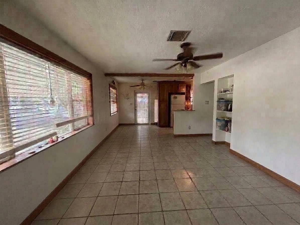 406 NE 18TH Avenue, Pompano Beach, FL 33060 406 NE 18th Ave LR empty