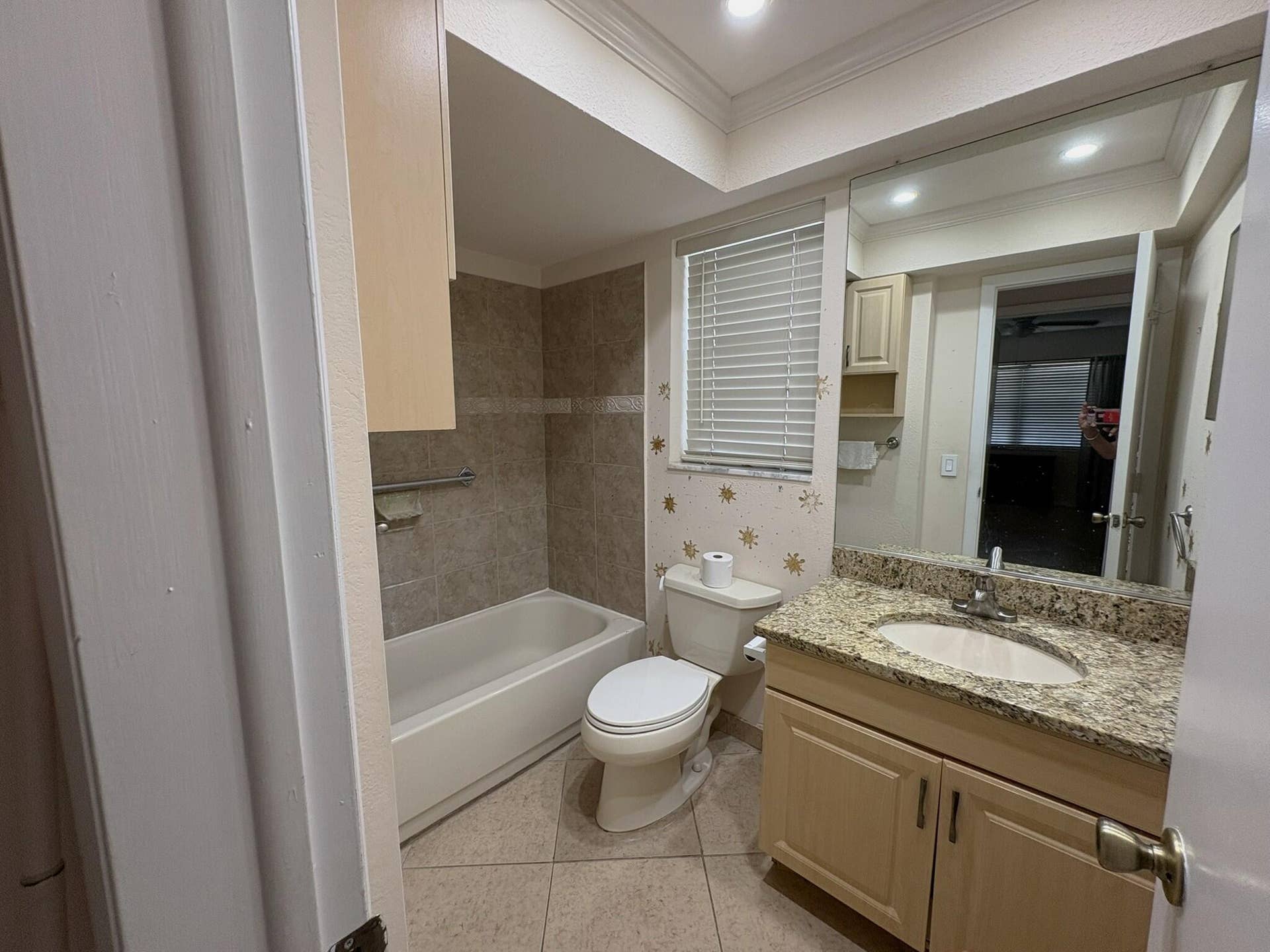 2650 W GOLF Boulevard, #165, Pompano Beach, FL 33064 Shower/Tub Combo in Bath