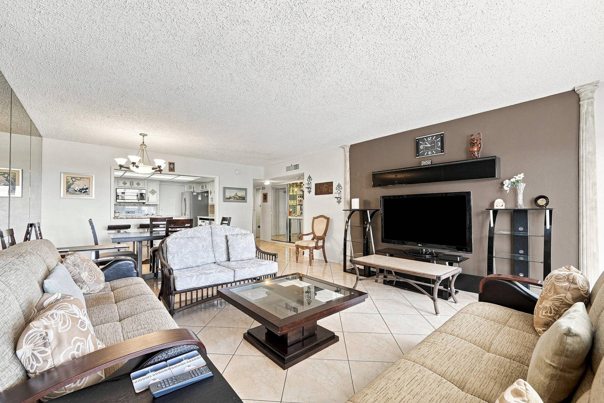 3750 Galt Ocean Drive, #1108, Fort Lauderdale, FL 33308 living room