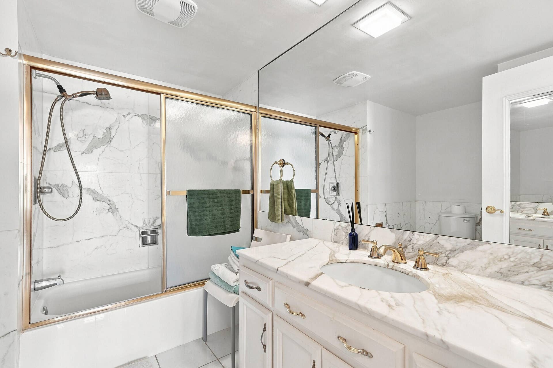 3750 Galt Ocean Drive, #1108, Fort Lauderdale, FL 33308 main bathroom