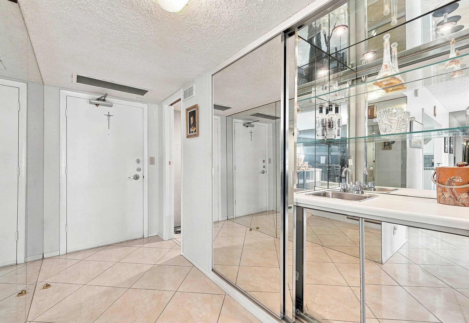3750 Galt Ocean Drive, #1108, Fort Lauderdale, FL 33308 wet bar