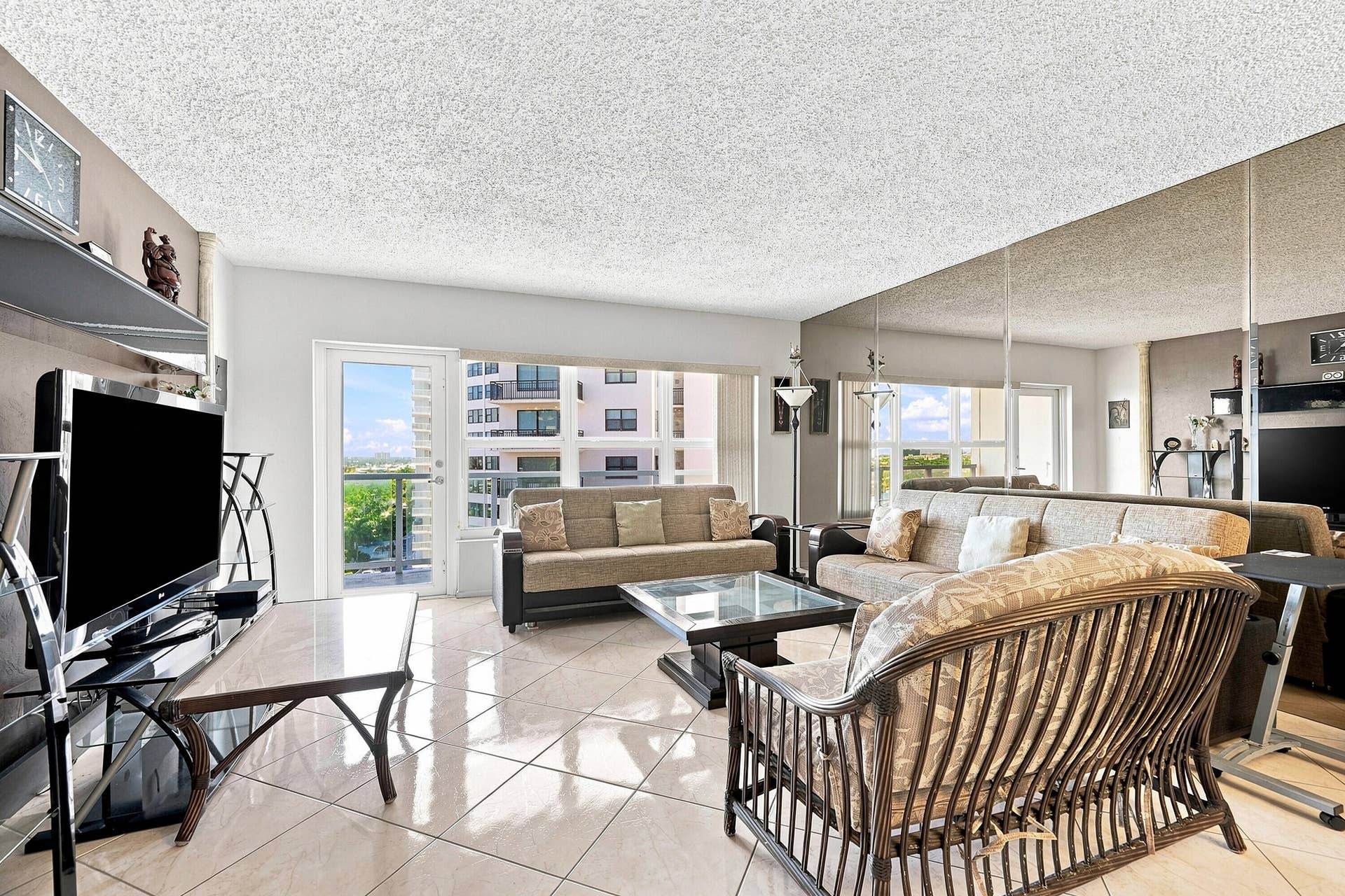 3750 Galt Ocean Drive, #1108, Fort Lauderdale, FL 33308 living room