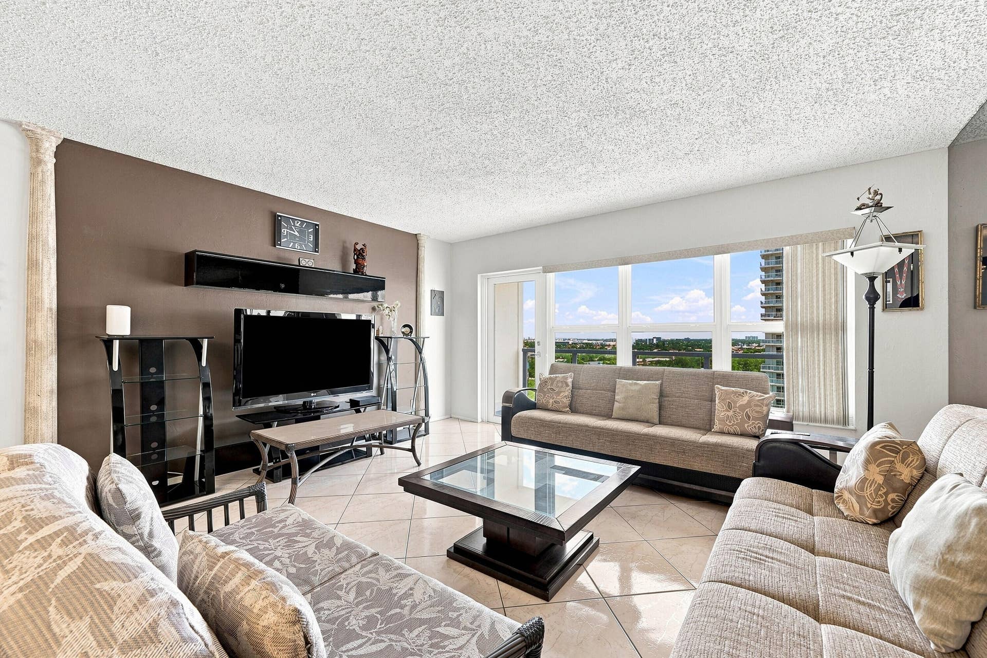 3750 Galt Ocean Drive, #1108, Fort Lauderdale, FL 33308 living room