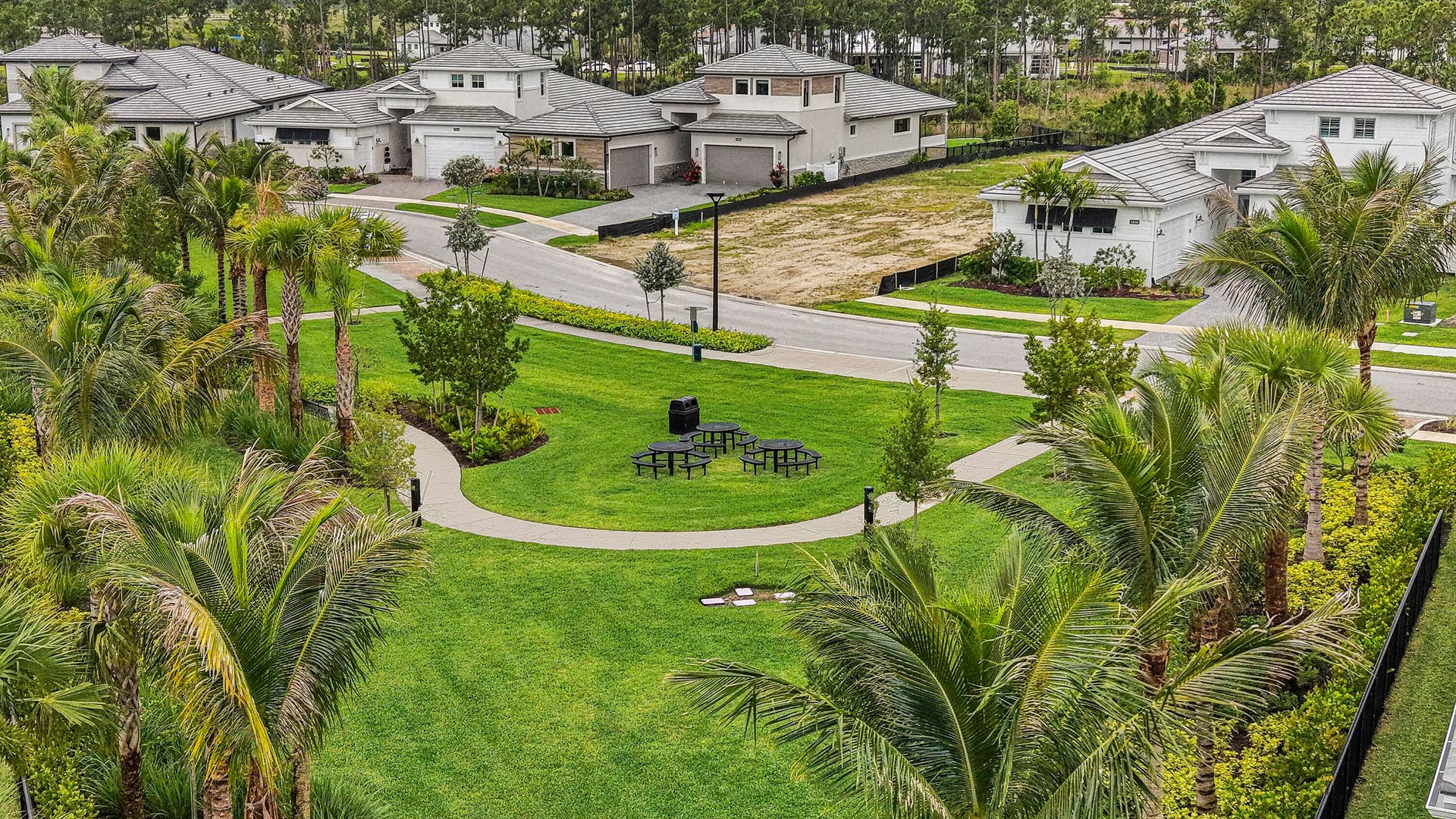 13921 Vivant Drive, Palm Beach Gardens, FL 33412 Community