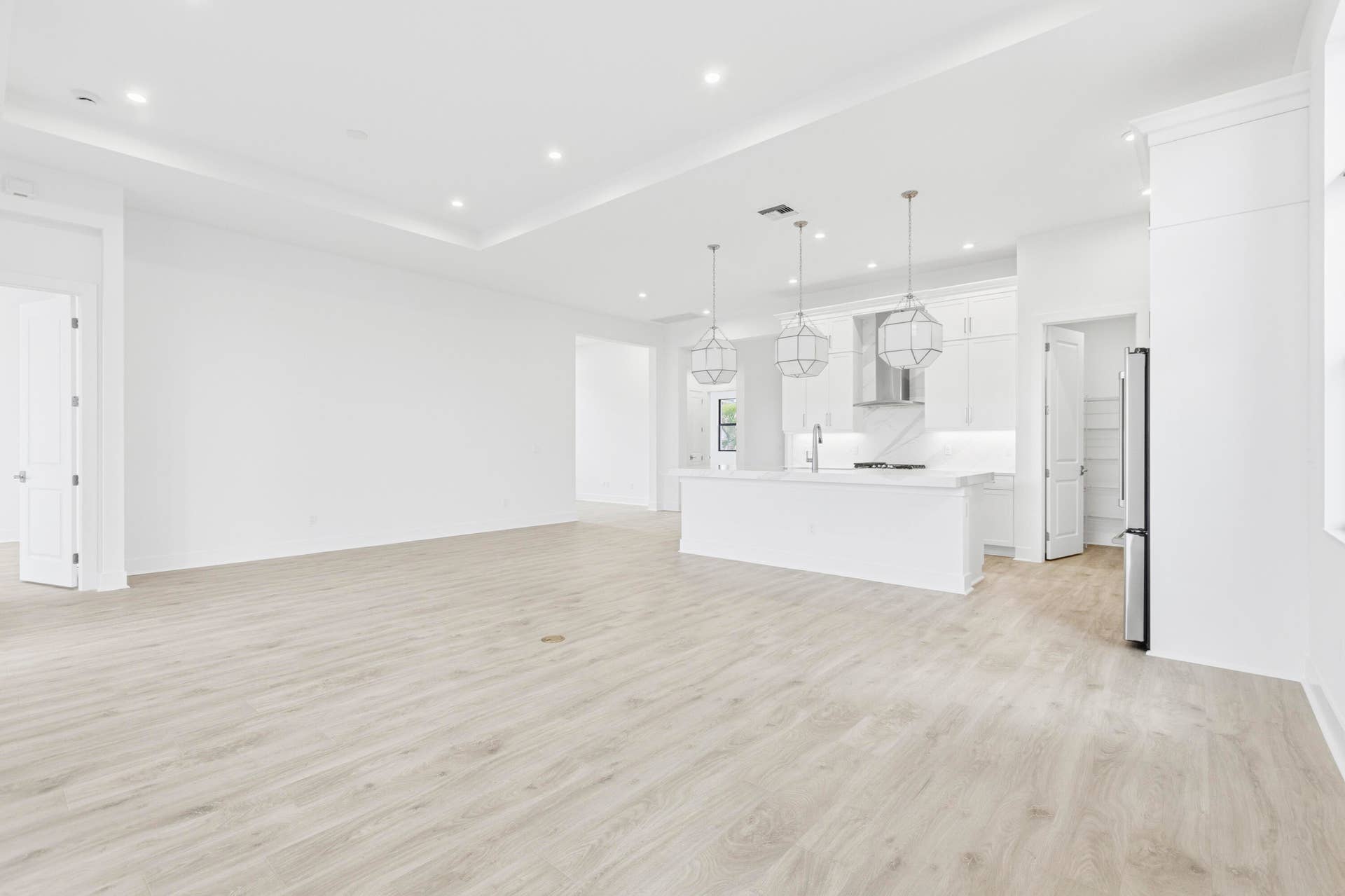 13921 Vivant Drive, Palm Beach Gardens, FL 33412 Great Room to Kitchen