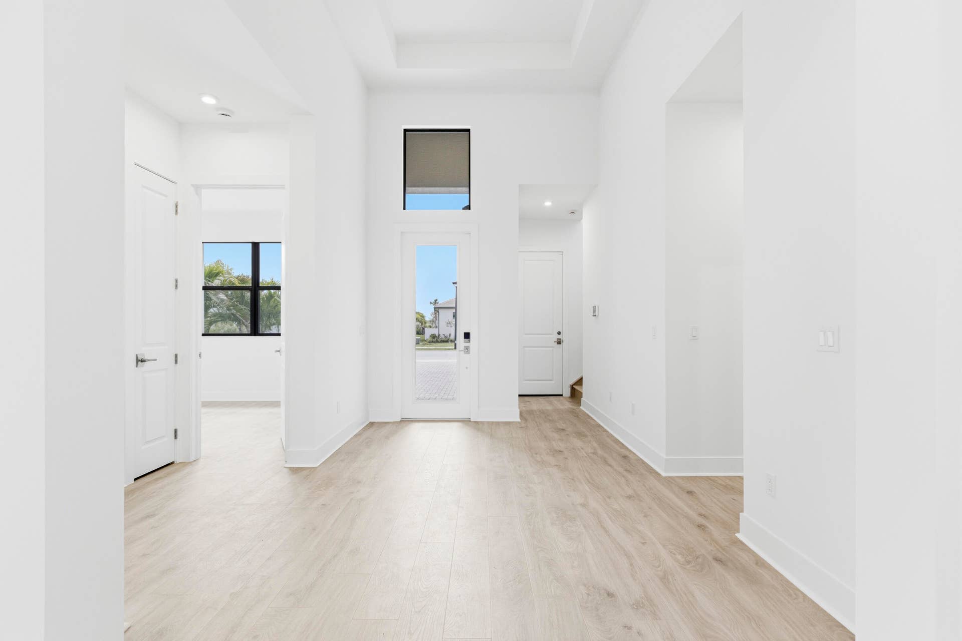 13921 Vivant Drive, Palm Beach Gardens, FL 33412 Entry