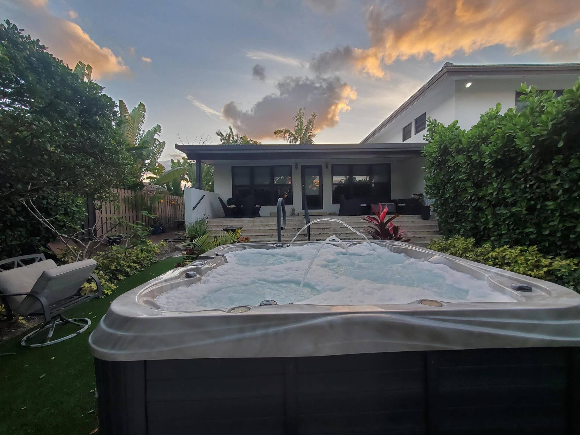 2009 SE 24 Avenue, Fort Lauderdale, FL 33316 Front Patio/Porch and hot tub.