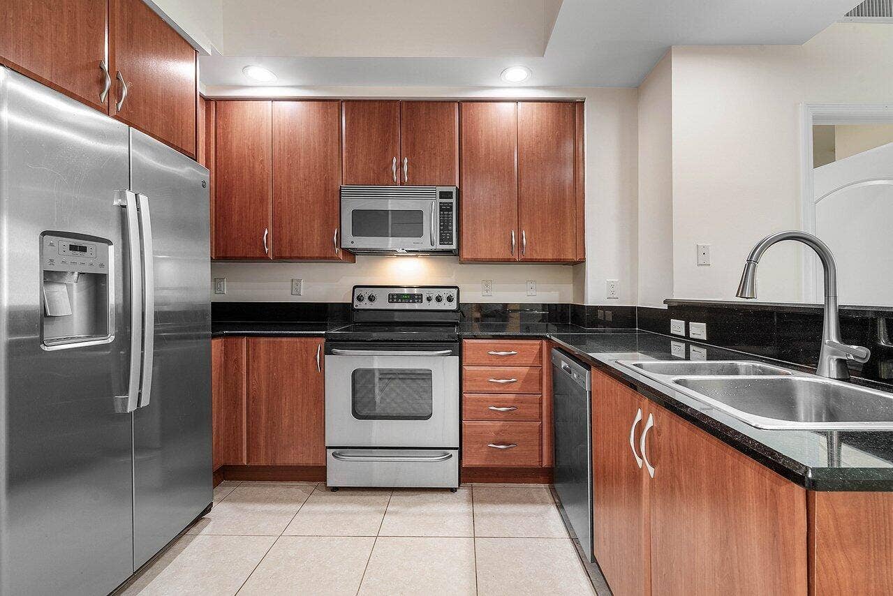 801 S Olive Avenue, #715, West Palm Beach, FL 33401 Kitchen
