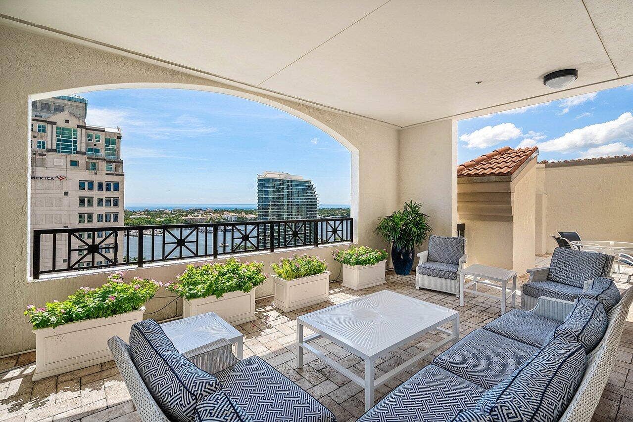 801 S Olive Avenue, #715, West Palm Beach, FL 33401 Pool deck next to grills