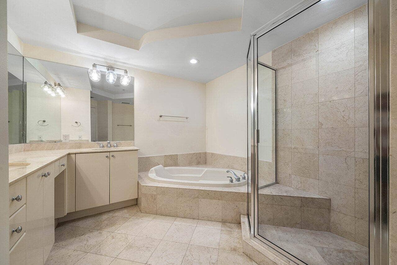 801 S Olive Avenue, #715, West Palm Beach, FL 33401 Dual Vanity