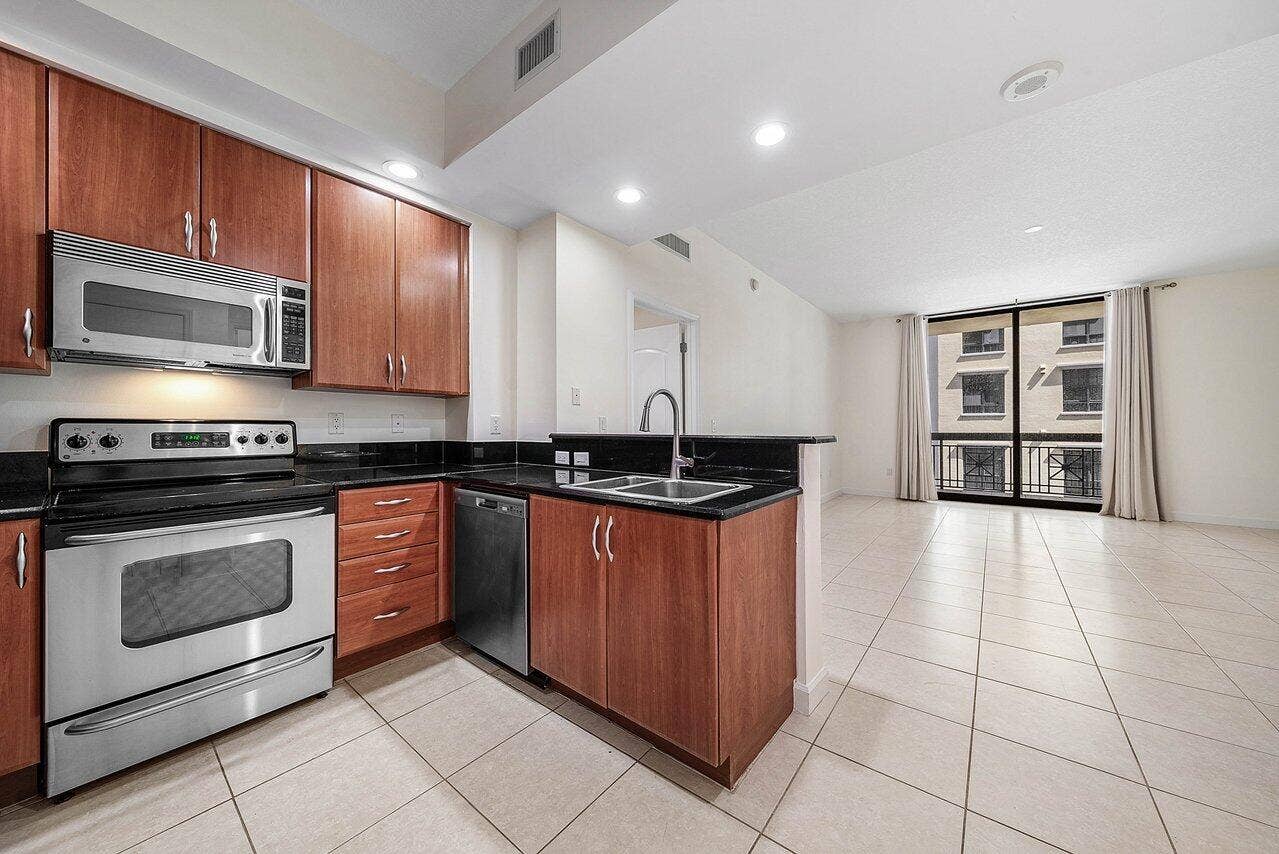 801 S Olive Avenue, #715, West Palm Beach, FL 33401 Kitchen