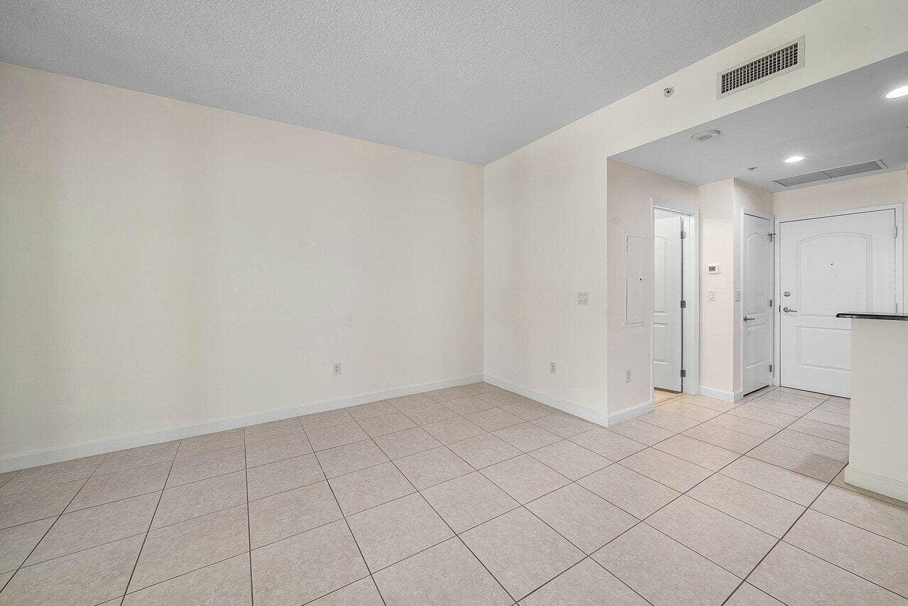 801 S Olive Avenue, #715, West Palm Beach, FL 33401 Dining area