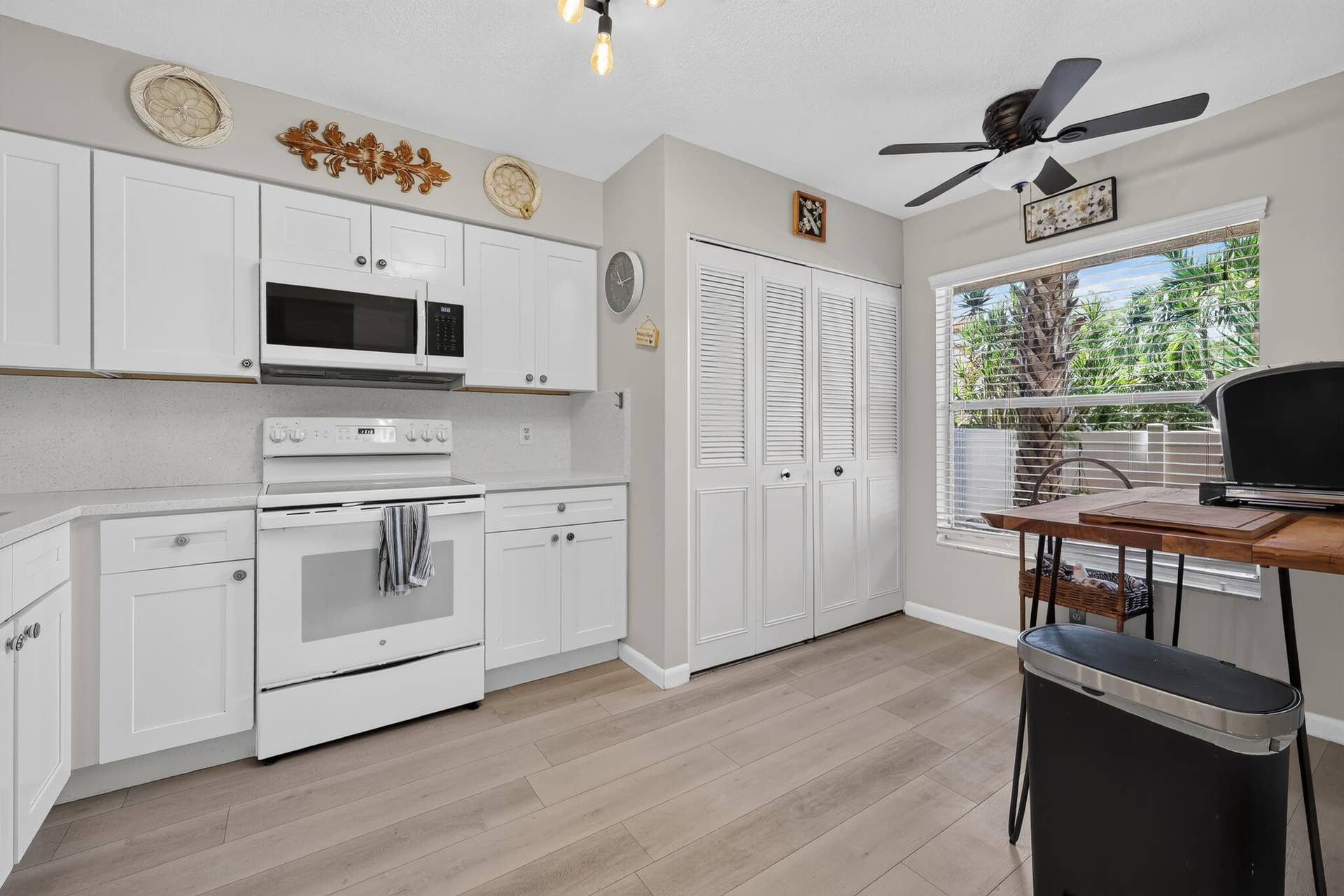 14527 BONAIRE Boulevard, #103, Delray Beach, FL 33446 17_14527_Bonaire_Blvd-Kitchen-0015