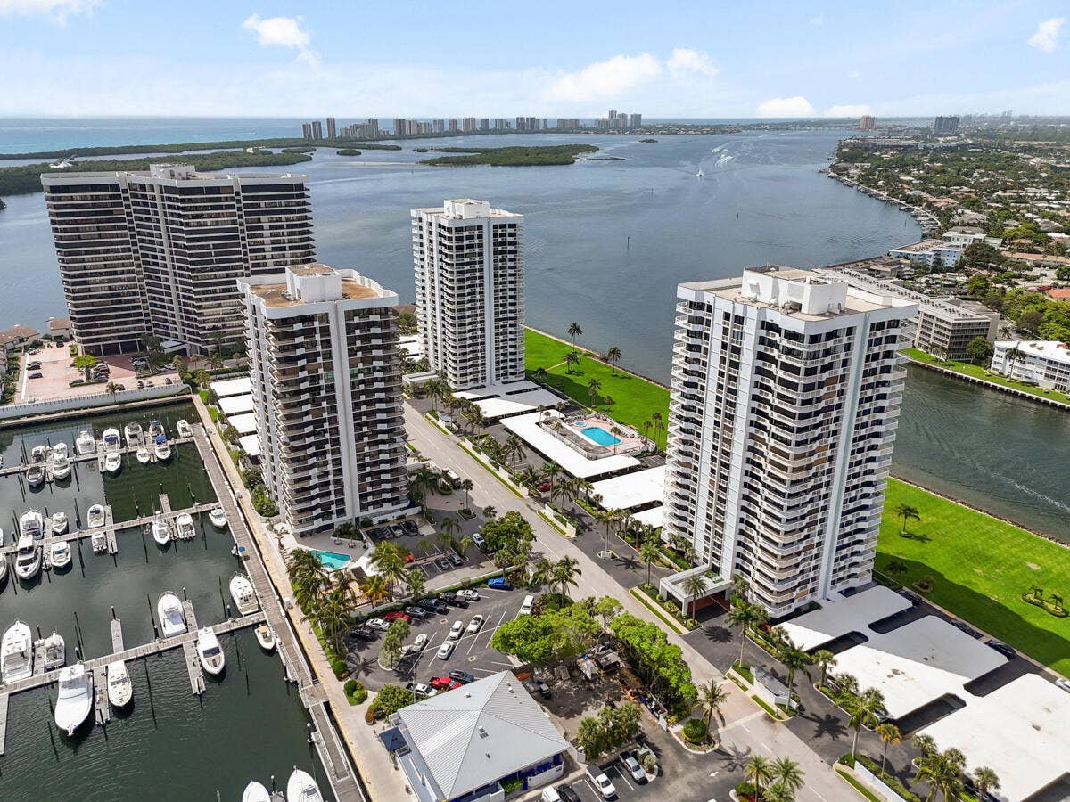 123 LAKESHORE Drive, #PH45, North Palm Beach, FL 33408 DJI_20250607110559_0663_D