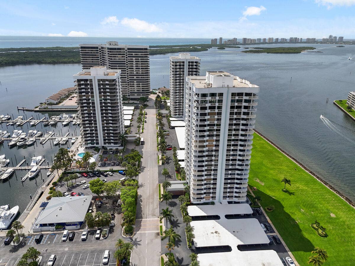 123 LAKESHORE Drive, #PH45, North Palm Beach, FL 33408 DJI_20250607110609_0667_D