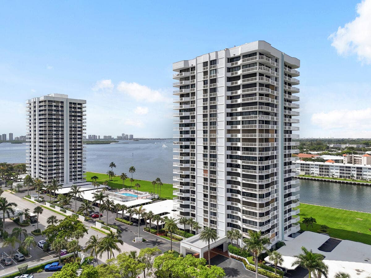 123 LAKESHORE Drive, #PH45, North Palm Beach, FL 33408 DJI_20250607110513_0655_D