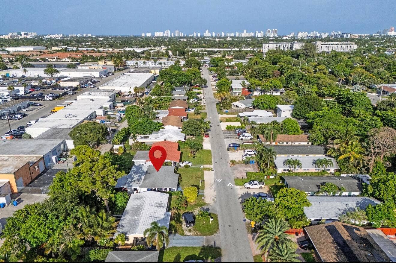699 NE 40TH Street, Oakland Park, FL 33334 IMG_4679