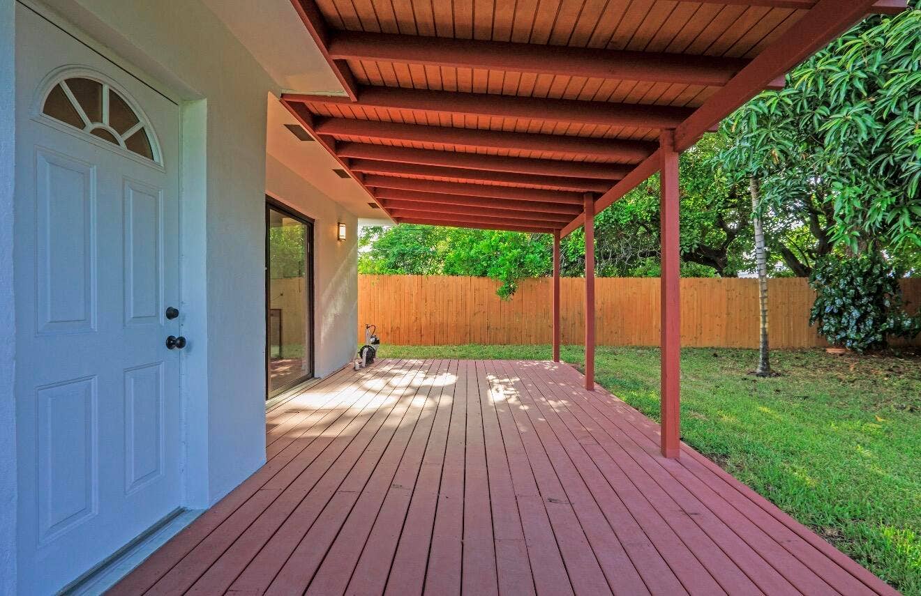 699 NE 40TH Street, Oakland Park, FL 33334 IMG_4697