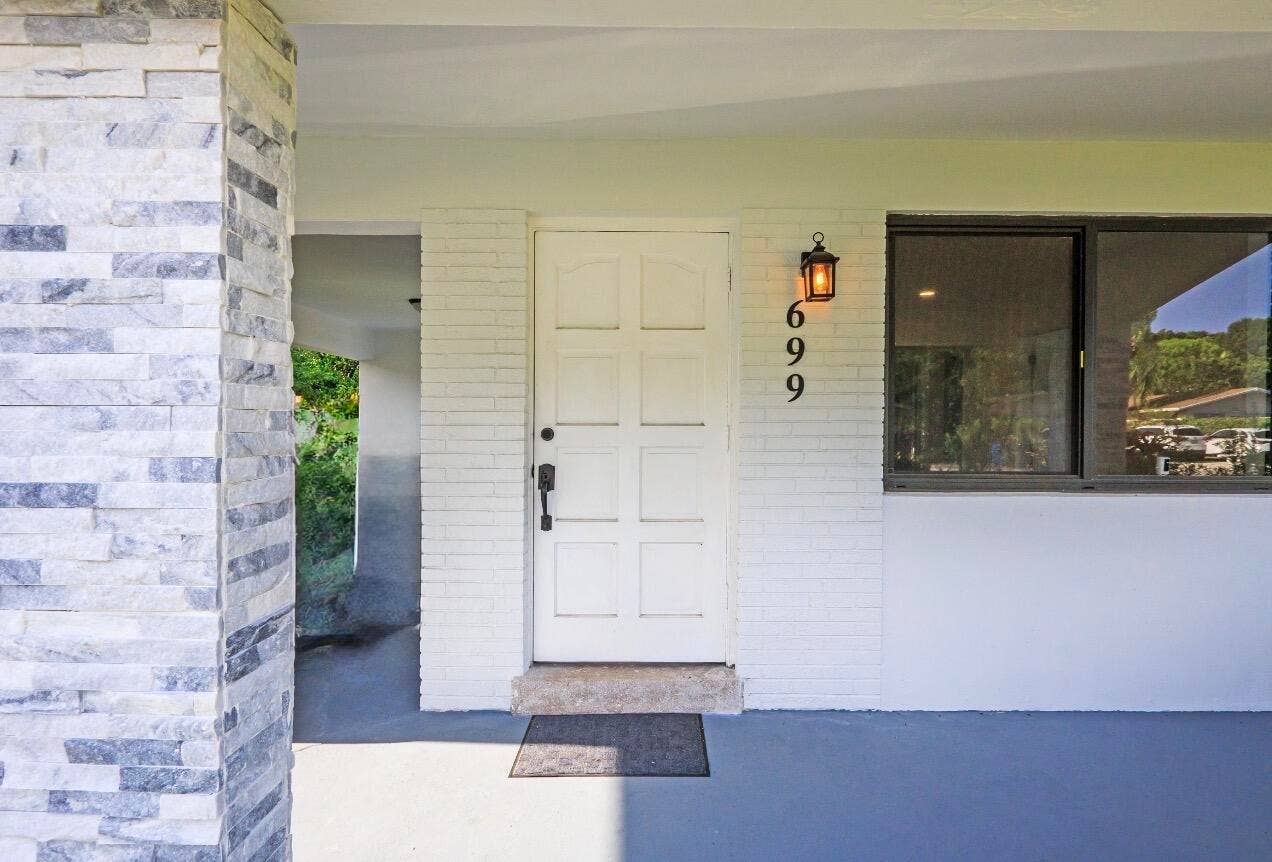699 NE 40TH Street, Oakland Park, FL 33334 IMG_4696