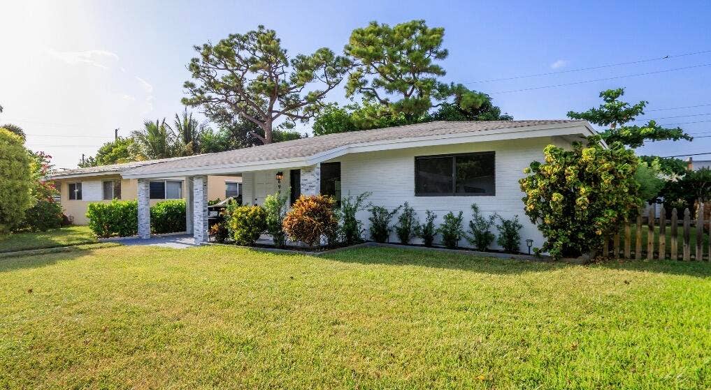 699 NE 40TH Street, Oakland Park, FL 33334 IMG_4693