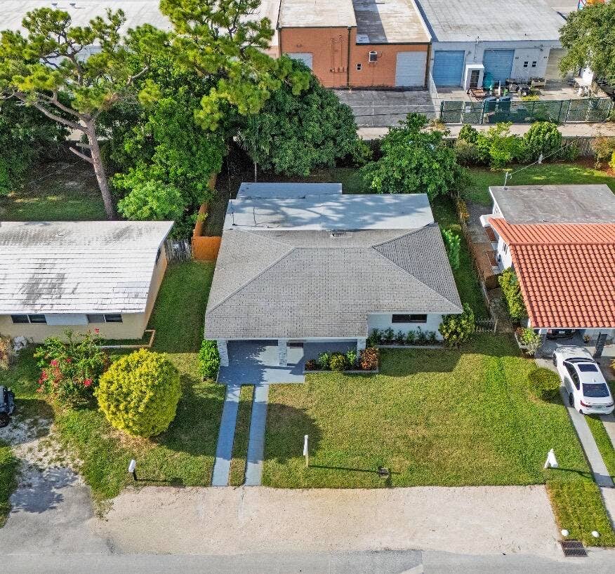 699 NE 40TH Street, Oakland Park, FL 33334 IMG_4678