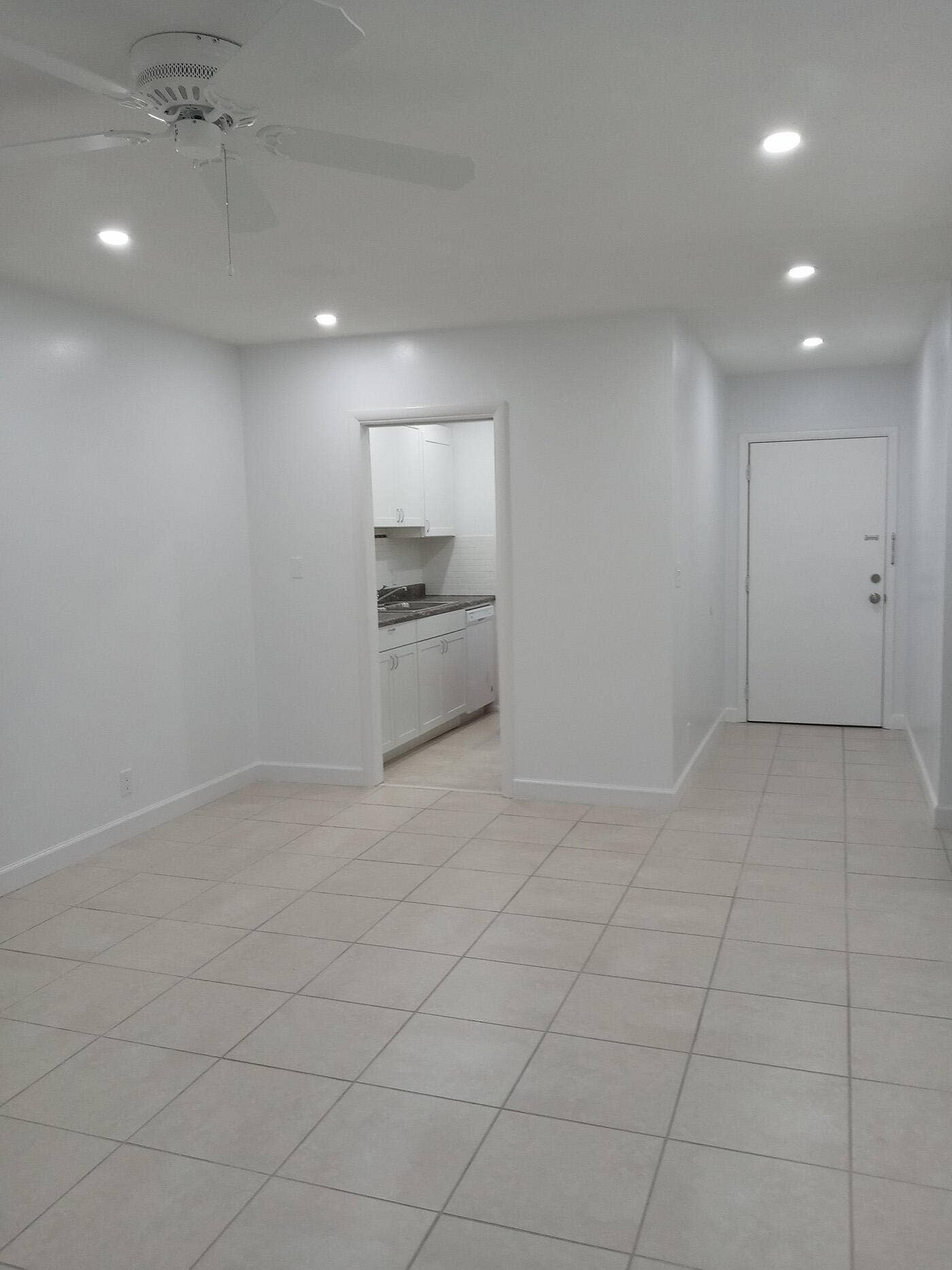 1250 E SAMPLE Road, #303, Pompano Beach, FL 33064 Livingroom 01