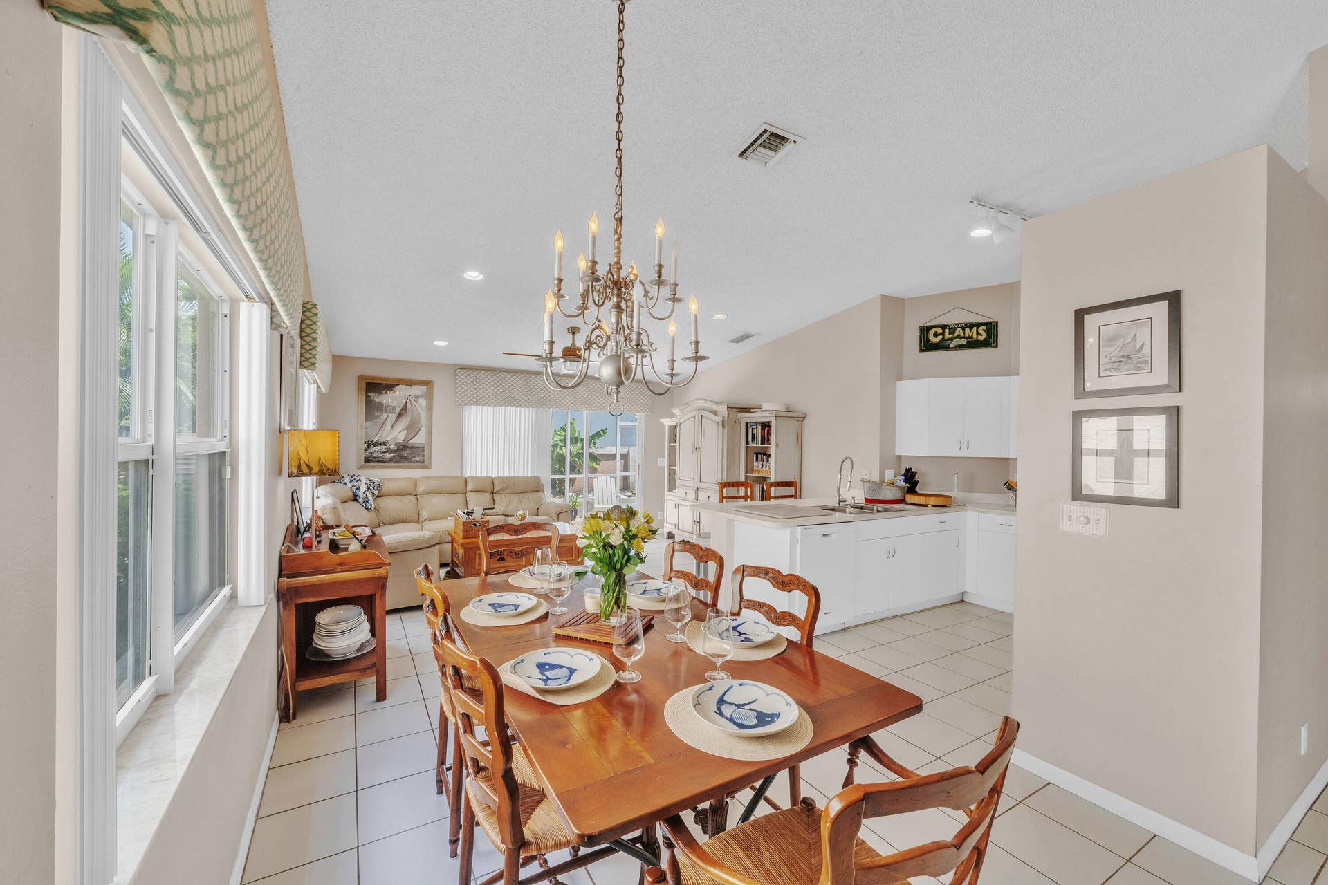 4 Dining Area