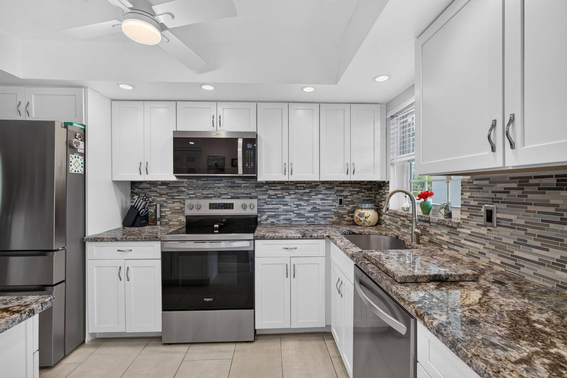1251 Sugar Sands Boulevard, #124, Singer Island, FL 33404 Entrance Kitchen View to the Right