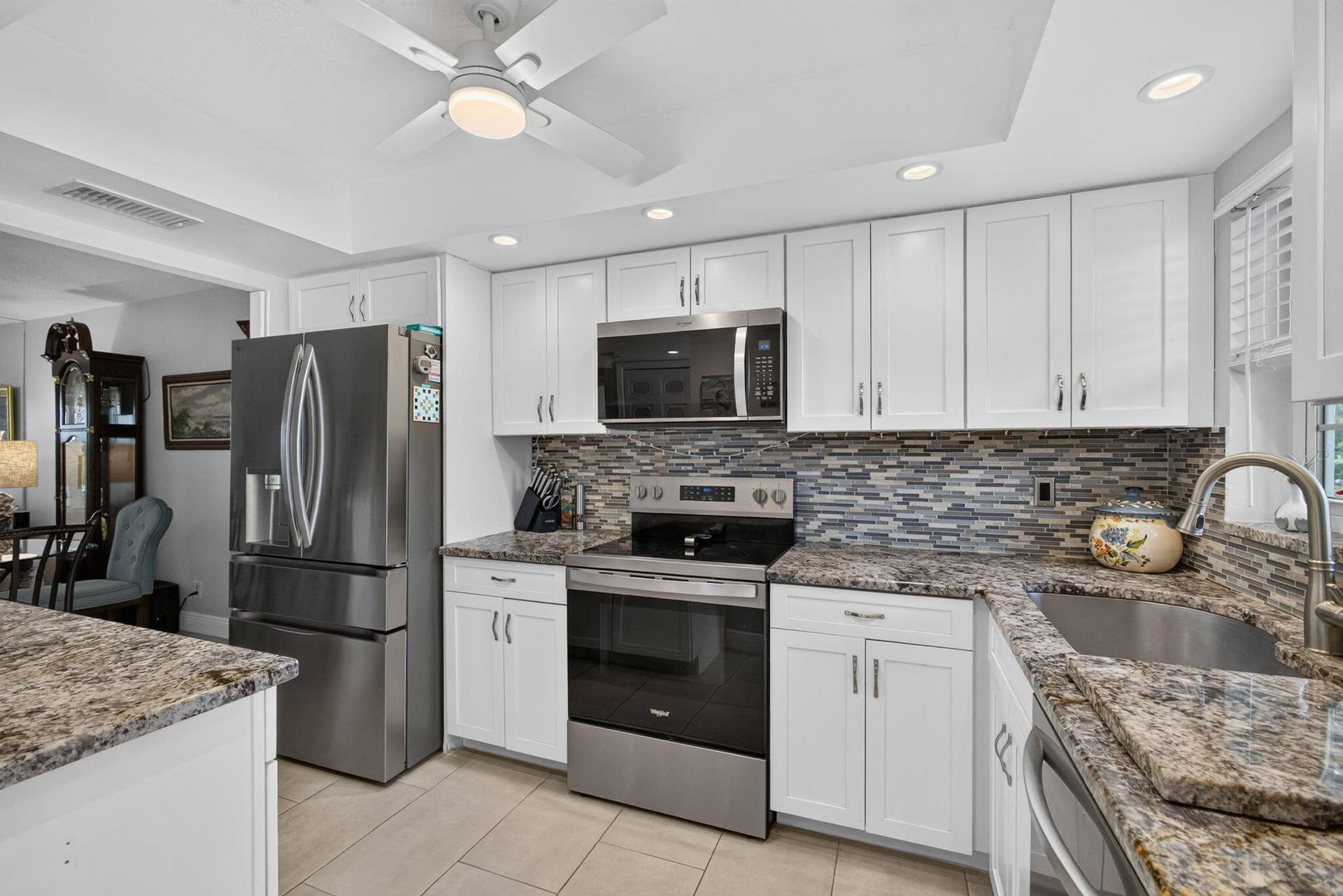 1251 Sugar Sands Boulevard, #124, Singer Island, FL 33404 Entrance Kitchen View to the Right 2