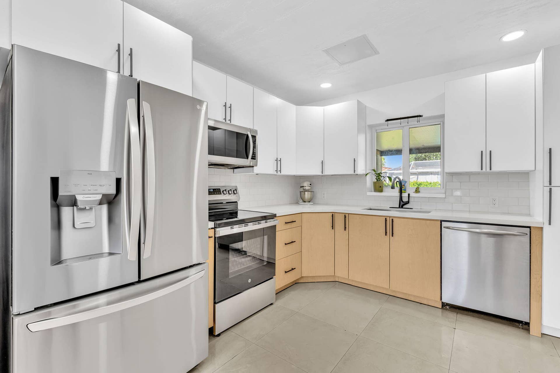 721 FAIRWAY Drive, Plantation, FL 33317 23-web-or-mls-FPP00111
