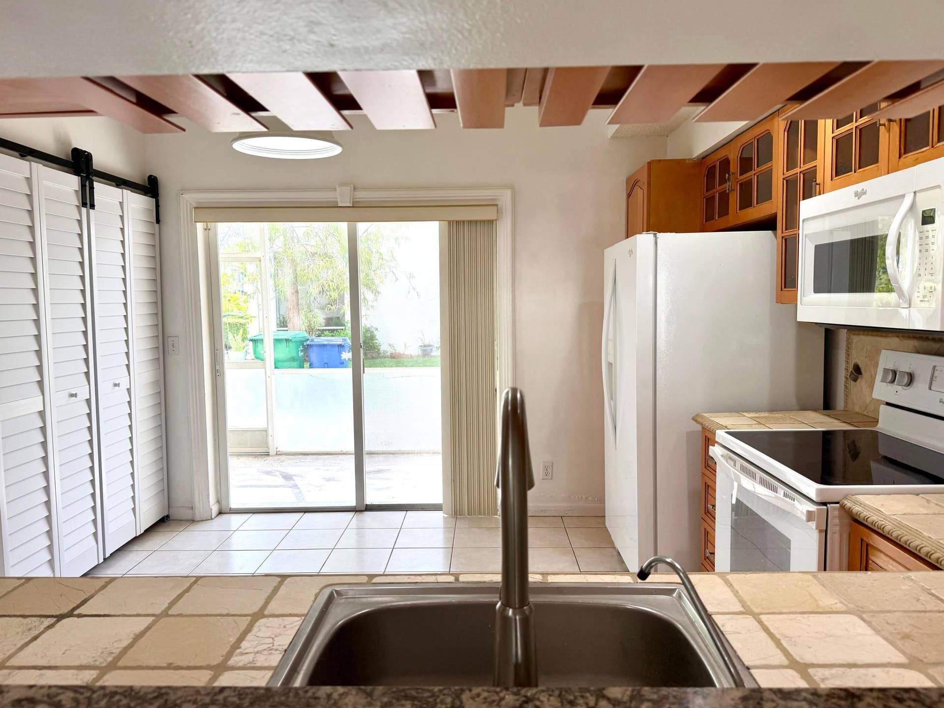 5662 NW 99TH Way, Coral Springs, FL 33076 Kitchen