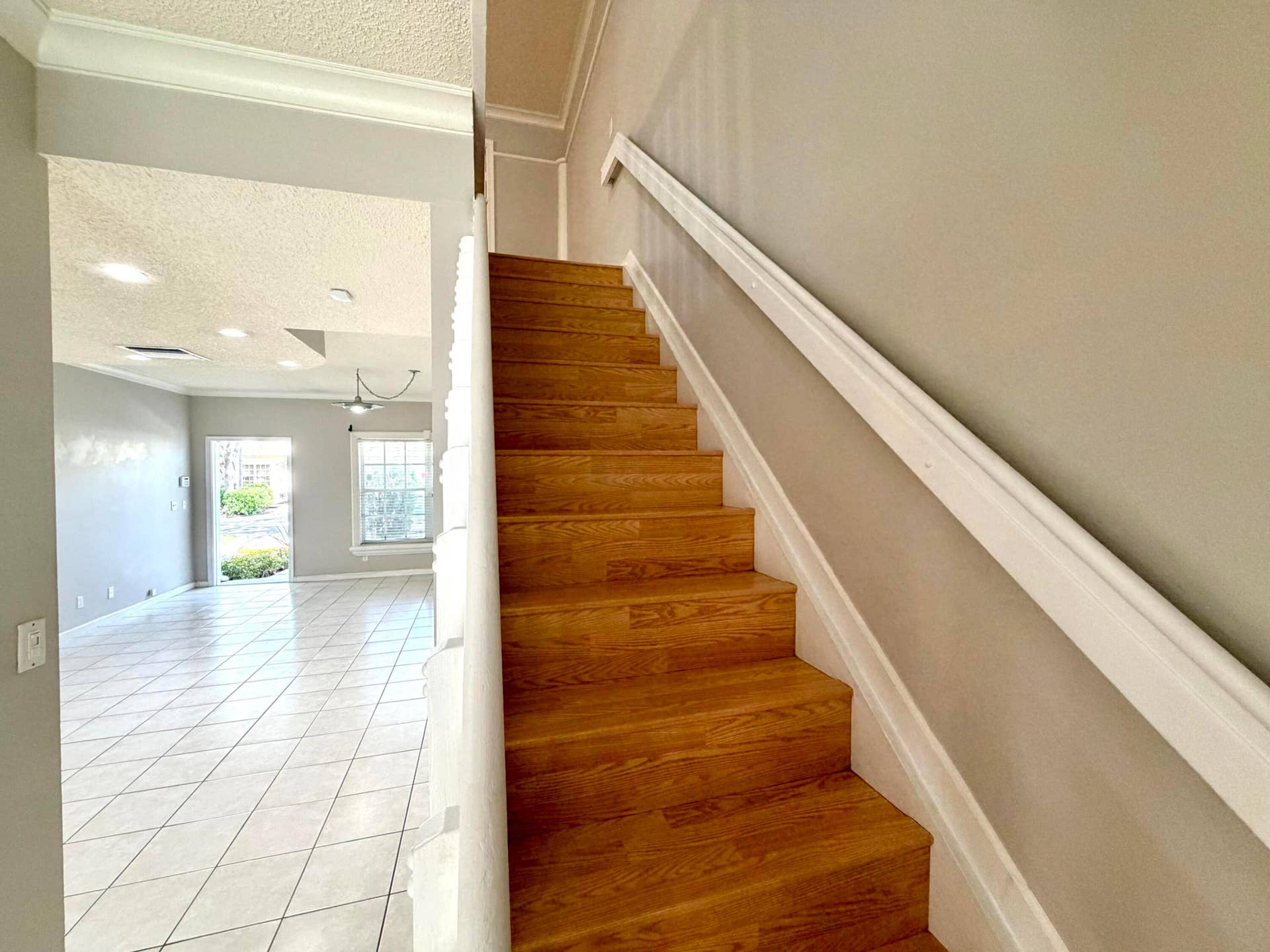 5662 NW 99TH Way, Coral Springs, FL 33076 Staircase