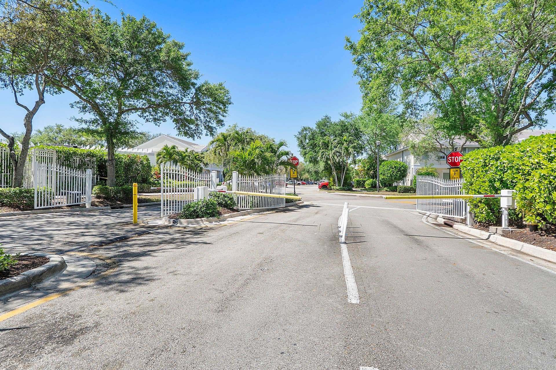 5662 NW 99TH Way, Coral Springs, FL 33076 Community Entrance