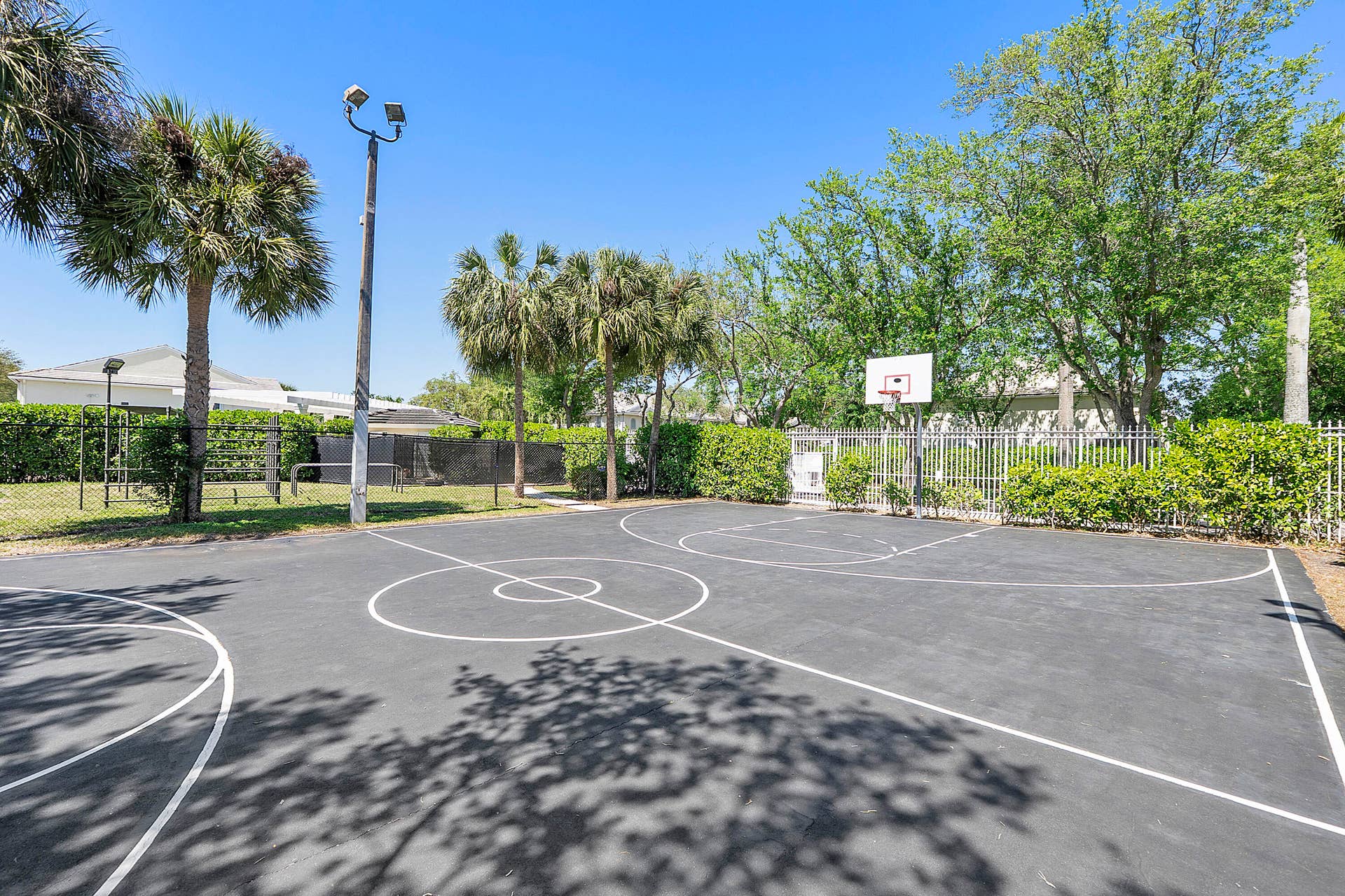 5662 NW 99TH Way, Coral Springs, FL 33076 Basketball Court