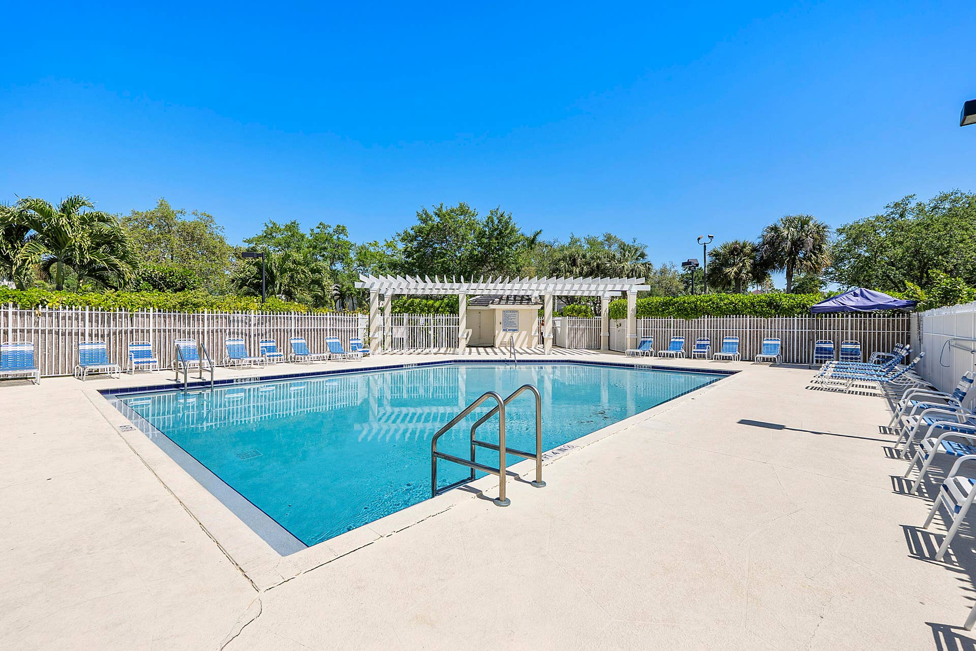 5662 NW 99TH Way, Coral Springs, FL 33076 Community Pool
