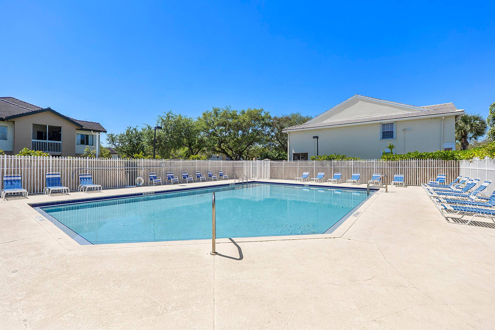 5662 NW 99TH Way, Coral Springs, FL 33076 Community Pool