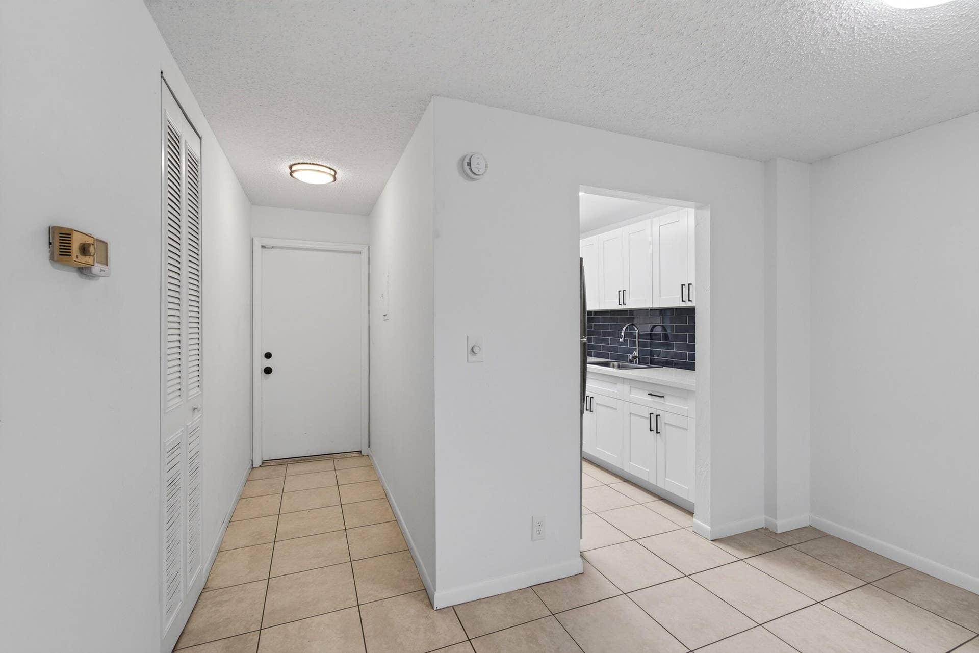 450 SW 2ND Avenue, #205, Boca Raton, FL 33432 Foyer