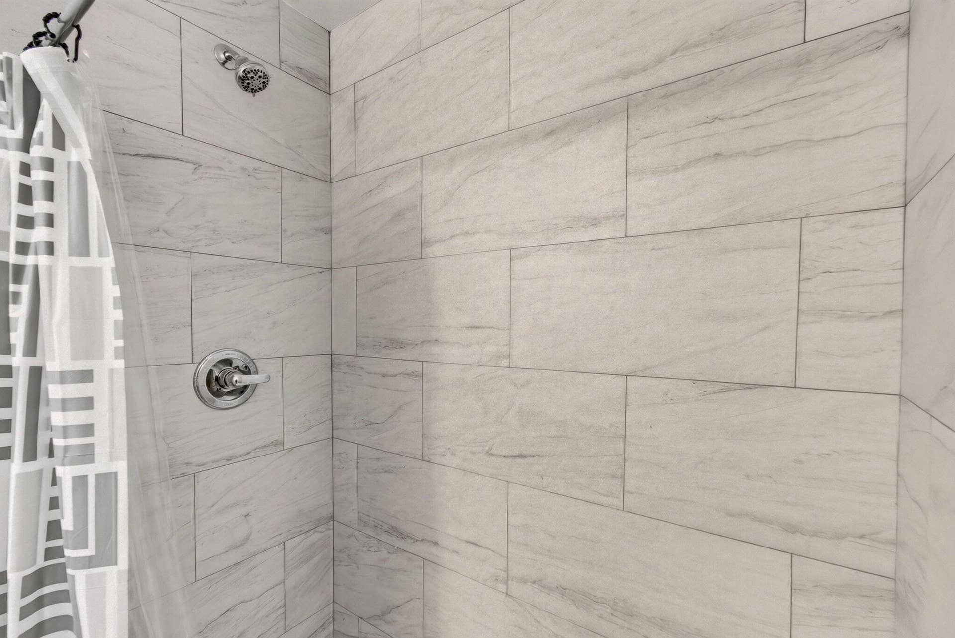450 SW 2ND Avenue, #205, Boca Raton, FL 33432 Stylish Tile