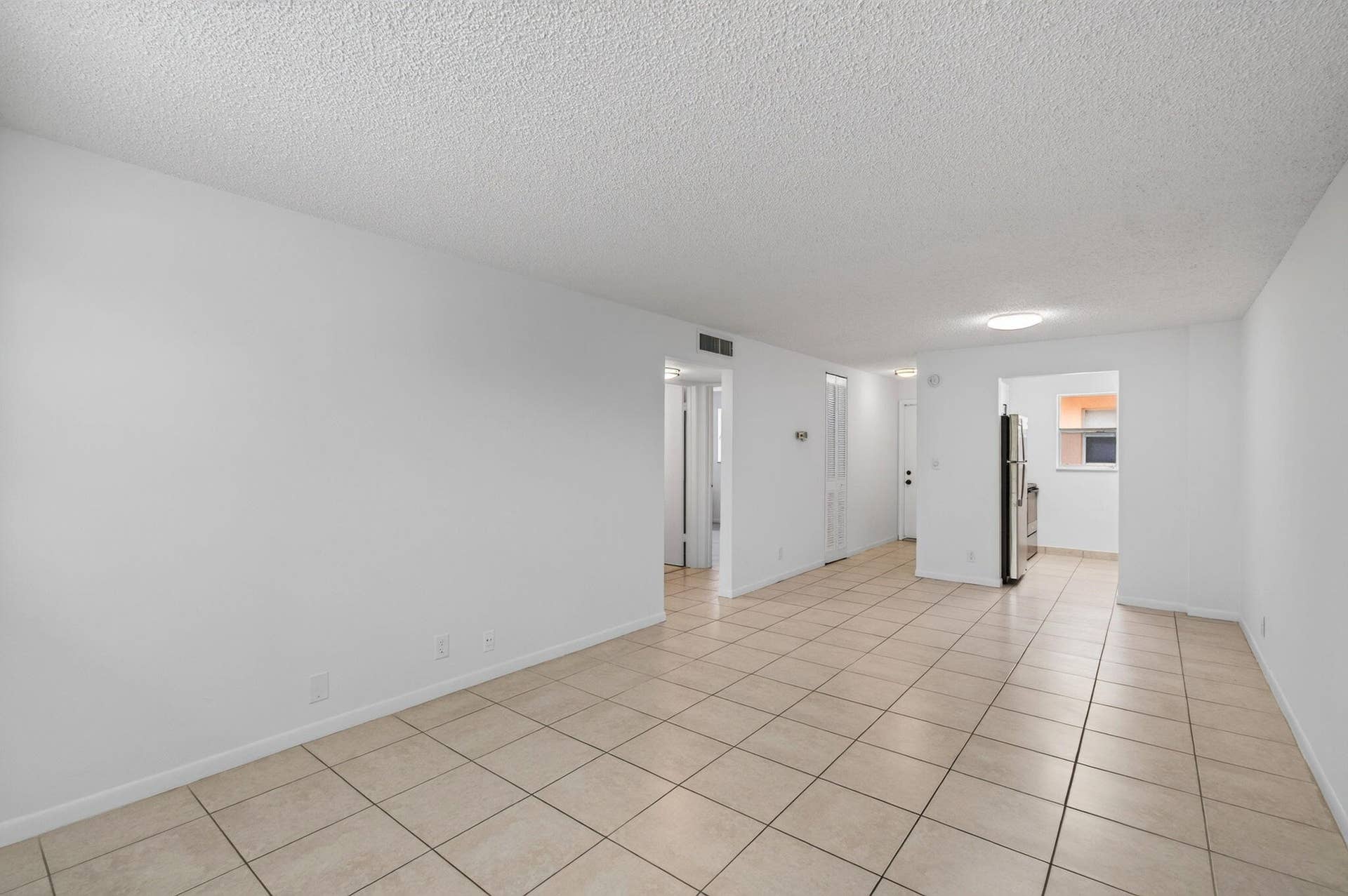 450 SW 2ND Avenue, #205, Boca Raton, FL 33432 Light & Bright